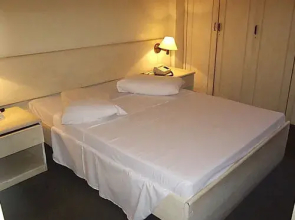 Moriah Apartments FO003