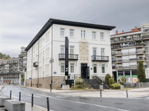 Hotel Mondragon