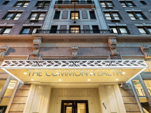 Commonwealth Park Suites Hotel