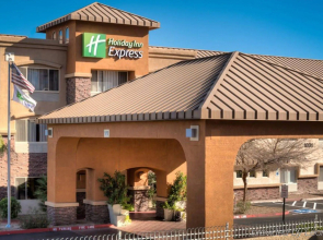 Holiday Inn Express & Suites Phoenix Tempe - University