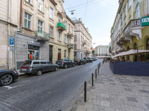 Апартаменти вул. Театральна 26 з балконом на Вернісаж.