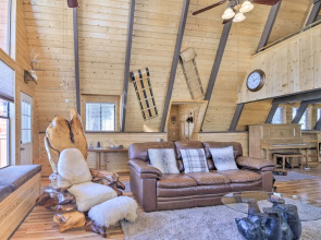 Spacious Duck Creek Village Cabin w/ Hot Tub!