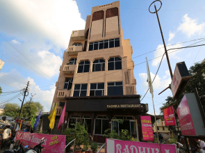 OYO 9305 Hotel Dwarika Inn