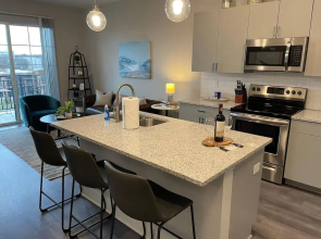 Lux King 1BR Near OSU Parking Balcony Gym