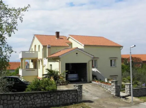 Apartments Njivice Bajcic