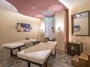 Hotel Orange Palace Side