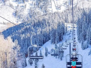 Luxury 2 Bedroom Mountain Vacation Rental in the Heart of Downtown Aspen One Block From Silver Queen Gondola