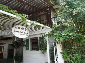 Baan Park Raak Backpacker Hostel