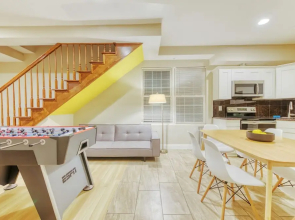 Cherry Suites 3BR Apt w W D Foosball Table