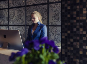 Carlton Square Hotel