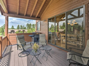 Unwind Fireside: Dog-friendly Show Low Townhome!