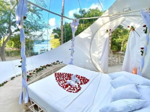 Rock and Sea Bubble Lodges