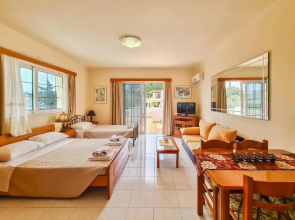 Colonial Studio/Apartment