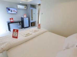 Nida Rooms Central 353 Clock Spin