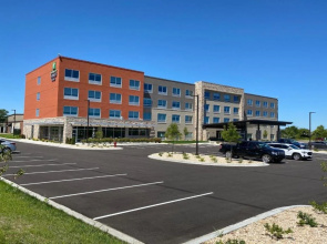 Holiday Inn Express & Suites Madison West - Middleton by IHG