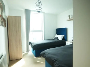 Central M K 2-bedroom Apartment, Sleeps 4, Parking