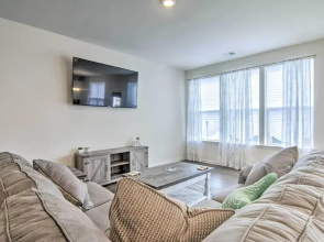 5 Mi to Bethany Beach: Modern Gem w/ Pool Access!