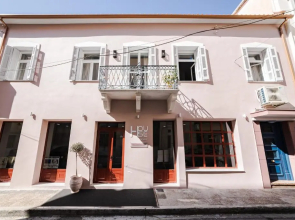 Stylish Studio Apartments-1878 House