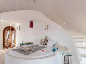 Mentigi Bay Dome Villa  Lombok
