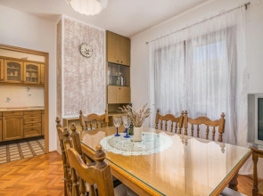 Stunning Home in Bascanska Draga With Wifi and 6 Bedrooms