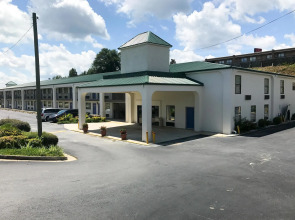Rodeway Inn & Suites