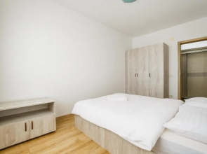 Sunny View 2 Bedroom Central Apartment