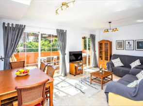 3 bed apartment close to beach BB43