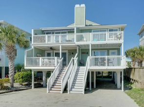Condo w/ 2 Decks - Steps to Wrightsville Beach!