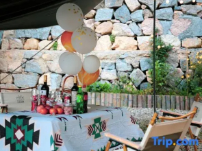 Liuxia Yixi · Family Parent-Child Swimming Pool Holiday Resort (Yunshang Grassland Store)