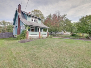 Welcoming Home in Youngstown w/ Private Backyard!