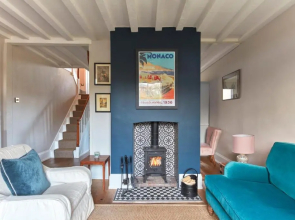 Cosy retreat, perfectly located just a min walk from Deal Beach and Castle