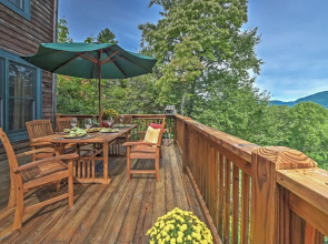 Dream Catcher: Luxe Cabin w/ Large Deck + Mtn View