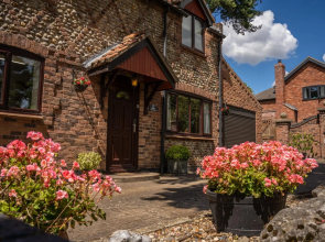 Exclusive Cottage - Hot Tub - Pets OK - In Norfolk Broads