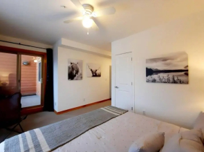 Pinnacle Mountain View Condo 3 Bed 2 Bath Downtown Canmore