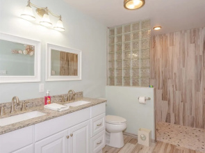 St. Charles Bay Cottage #10 -captain Jack's