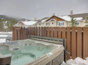 Condo in Cedar Creek w/ Shuttle to Big Sky Resort!