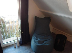 Wunderschoenes-freihstehendes-Ferienhaus-an-der-See-Sauna-Strand-Yachthafen-WLAN