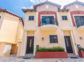 2BR 3BA GYM Pools 24 7 Security Restaurant