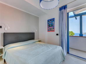 In an oasis of tranquillity, with breathtaking views, a stone's throw from the wonderful historic ce-Galatea