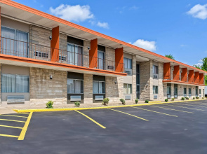 Travelodge by Wyndham Bloomington