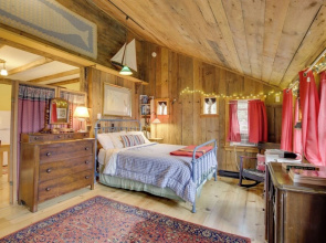 Cozy 1930s-style Waterfront Maine Cabin w/ Dock!