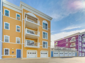 Charming New Buffalo Condo: Walk to Lake Michigan!