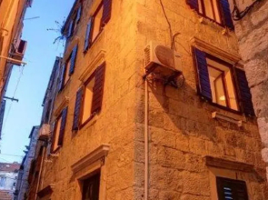 Apartments & Rooms As