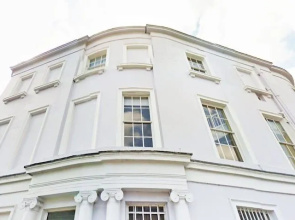 Luxury Apartments - Queen Circus