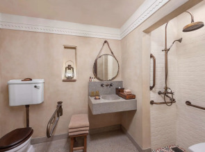 Отель Al Seef Heritage Hotel Dubai, Curio Collection by Hilton