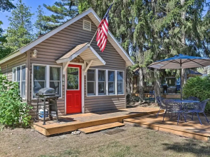 Suttons Bay 'bayview Cottage' w/ Deck & Gas Grill!