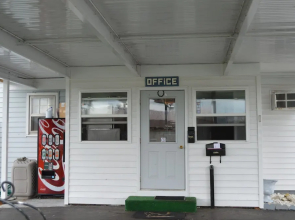 Great Lakes Motel
