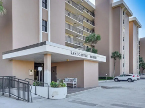 Beachfront Condo w/ Pool Access in Ponce Inlet
