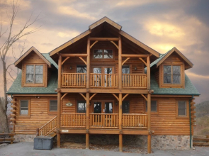 Rising Eagle Lodge - Eight Bedroom Cabin