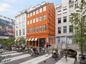 Sanders Regent Adorable 1 Bdr Apt w Terrace